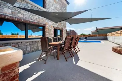 Vila 240 m², Kanfanar - privatni bazen i ograđeno imanje - 4