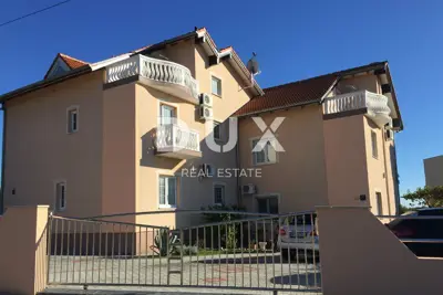 Apartmenthaus 398 m², Sveti Filip i Jakov - Pool und Meerblick