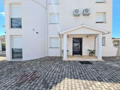 House 400 m², Valtura - quiet settlement near Pula - 4