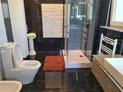 House 400 m², Valtura - quiet settlement near Pula - 17