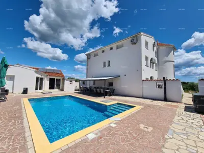 Kuća 400 m², Valtura - mirno naselje blizu Pule