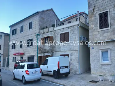Kamena kuća 60 m², otok Brač - prvi red do mora - 2