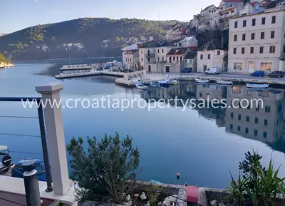 Kamena kuća 60 m², otok Brač - prvi red do mora