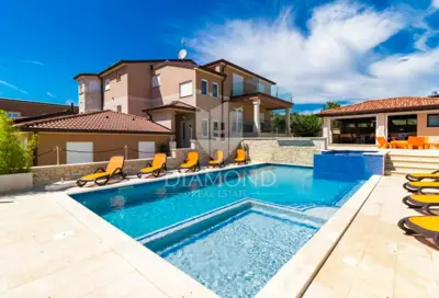 Pula, surroundings, fantastic house with lots of additional amenities