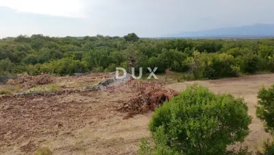 Land in Smilčić, 4,616 m², access from two sides - 9