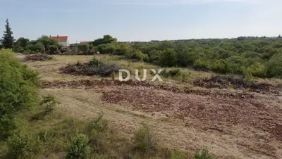 Land in Smilčić, 4,616 m², access from two sides - 7