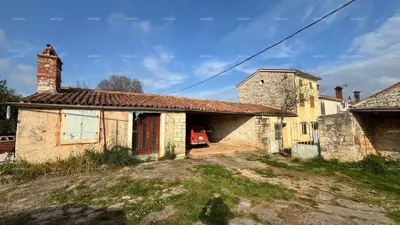 Galižana – house with multiple buildings and great potential for renovation