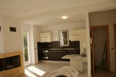 Vila 136m², Splitska – blizina mora, panoramski pogled - 11