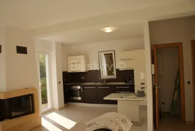 Vila 136m², Splitska – blizina mora, panoramski pogled - 11