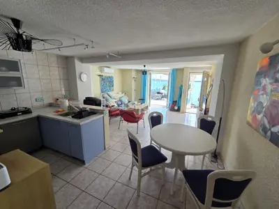 Kuća 170 m², Kaštel Kambelovac - prvi red do mora - 2