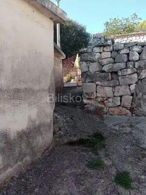 Haus 86 m², Mitlo - zur Renovierung auf einem Olivenhain - 2