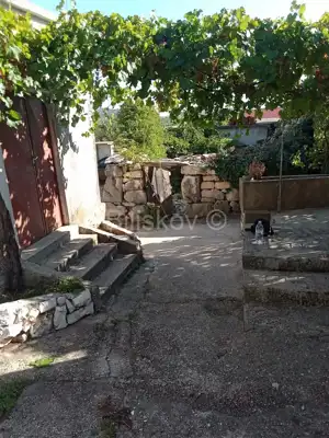House 86 m², Mitlo - for renovation on an olive grove