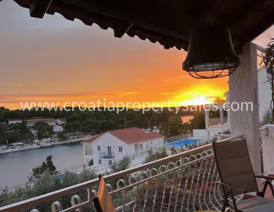 Apartman 70 m², Otok Brač - pogled na more i terasa