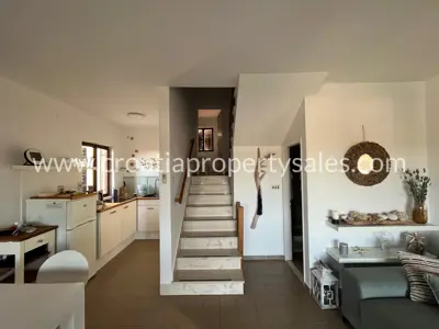 Apartman 70 m², Otok Brač - pogled na more i terasa - 12