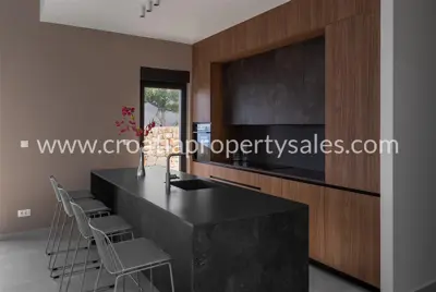 Villa 855 m², Omiš - quiet location and panoramic view - 3