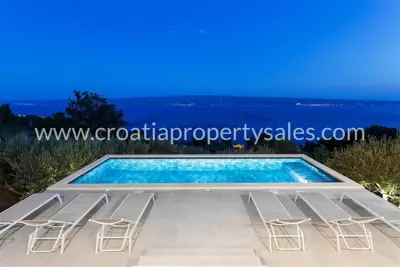 Villa 855 m², Omiš - ruhige Lage und Panoramablick