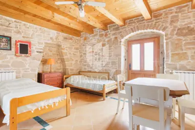 Haus 300 m², Krnica - Anwesen mit Pool und zwei Steinhäusern - 11