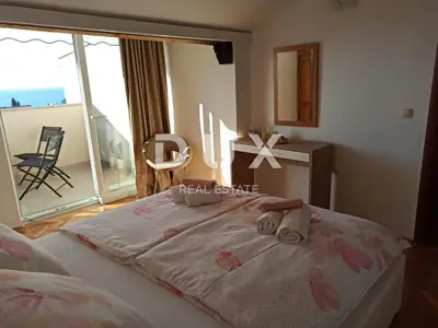 Apartmenthaus 560 m², Malinska - 6 Einheiten, 400 m vom Meer - 9