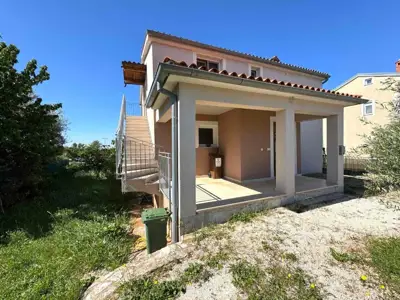 House 190 m², Vodnjan - quiet location and sea view