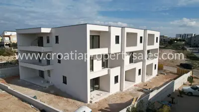 Wohnung 173 m², Šibenik - Maisonette mit Garten und 2 Parkplätzen - 2