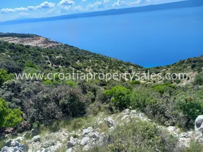 Poljoprivredno zemljište 22.748 m², Otok Brač - južna strana