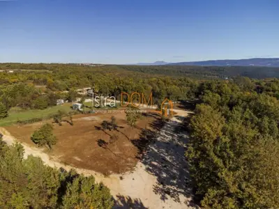 *Peruški, građevinsko zemljište 731 m²*