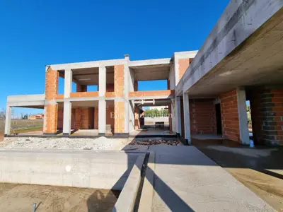 Villa 395 m², Kaštelir - panoramic views and shell construction phase - 4