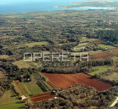 Građevinsko zemljište 16.000 m², Ližnjan - mirno okruženje