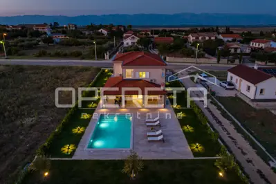 Vila 223 m², Ninski Stanovi - grijani bazen i privatnost