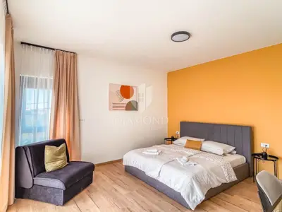 Vila 188 m², Pomer - pogled na more i marinu - 11