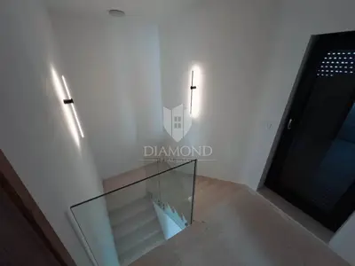 Vila 188 m², Pomer - pogled na more i marinu - 8