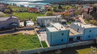 Vila 188 m², Pomer - pogled na more i marinu - 22