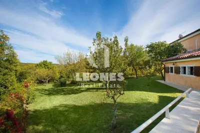 Vila 28 m², Momjan, okružena prirodom i bazen - 17