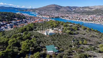 Trogir, Čiovo, restoran - konoba na parceli 8272 m²