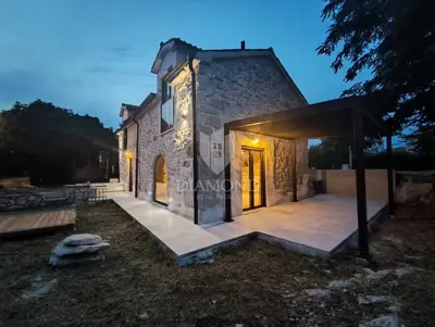 Labin, obnovljena istarska kamena kuća 158 m² s terasom