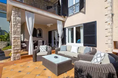 Vila 430 m², Umag - prvi red do mora - 8