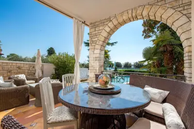 Vila 430 m², Umag - prvi red do mora - 9