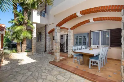 Vila 430 m², Umag - prvi red do mora - 14