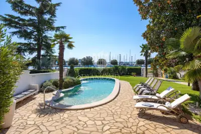 Vila 430 m², Umag - prvi red do mora - 21