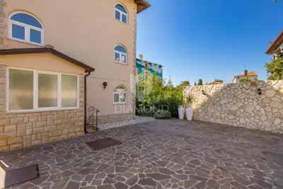 Vila 430 m², Umag - prvi red do mora - 19