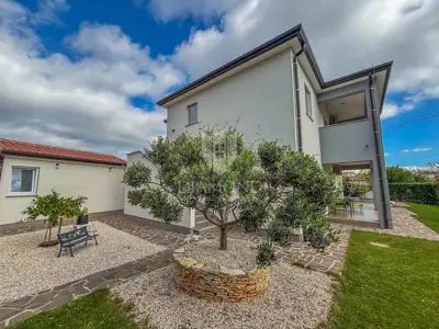 Umag, surroundings, modern house with a pool and 3 separate units! - 2
