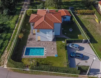Umag, surroundings, modern house with a pool and 3 separate units!