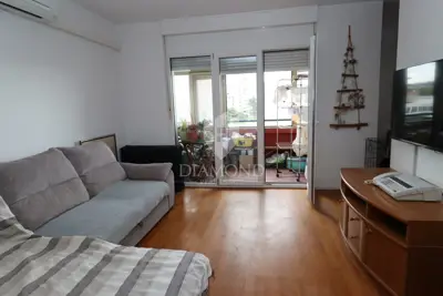 Stan u Puli, Centar - 3 spavaće sobe i terasa
