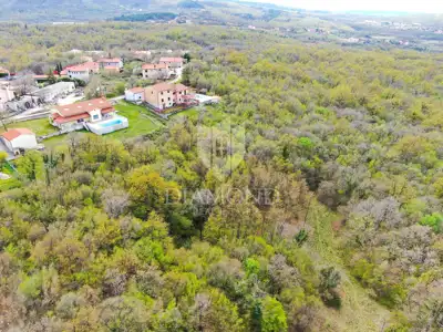 Bauland 2.169 m², Labin - Stadtrand und Blick auf die Hügel - 5