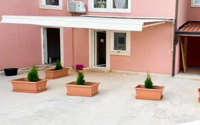 Studio-Apartment 34,6 m², Novigrad - Terrasse und Parkplatz