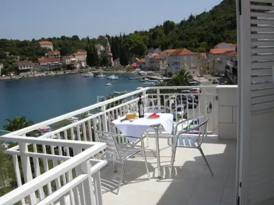 Kuća 220 m², Račišće - centar, 25 m od mora - 2