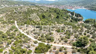 Land 932 m², Vela Luka - near the sea and the center - 2
