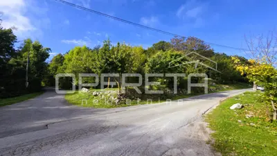 Građevinsko zemljište 2.000 m², Krivi Put kraj Senja, bunar