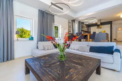 Haus 248 m², Kanfanar - Pool und Meerblick - 4
