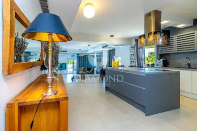 Haus 248 m², Kanfanar - Pool und Meerblick - 10